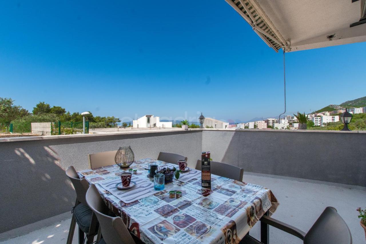 Apartment Vesna With Balcony & Free Parking Макарска Екстериор снимка