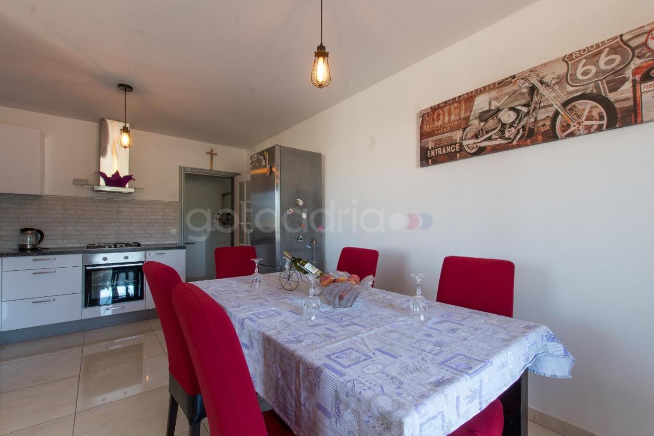 Apartment Vesna With Balcony & Free Parking Макарска Екстериор снимка