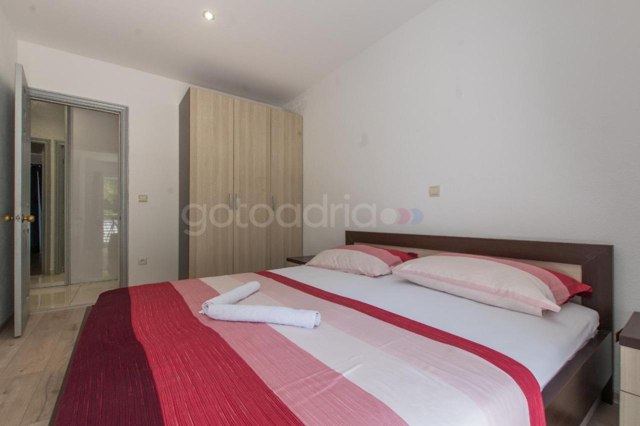 Apartment Vesna With Balcony & Free Parking Макарска Екстериор снимка